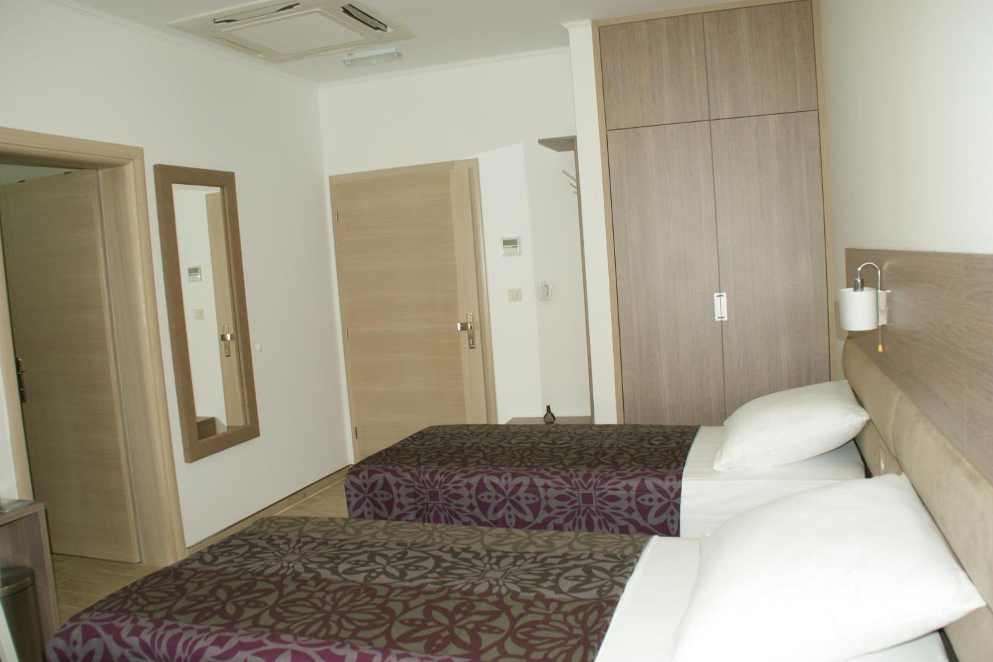 Villa Martini - Apartments & Rooms Вуковар Номер фото