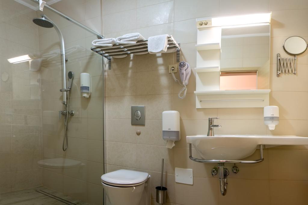 Villa Martini - Apartments & Rooms Вуковар Екстер'єр фото