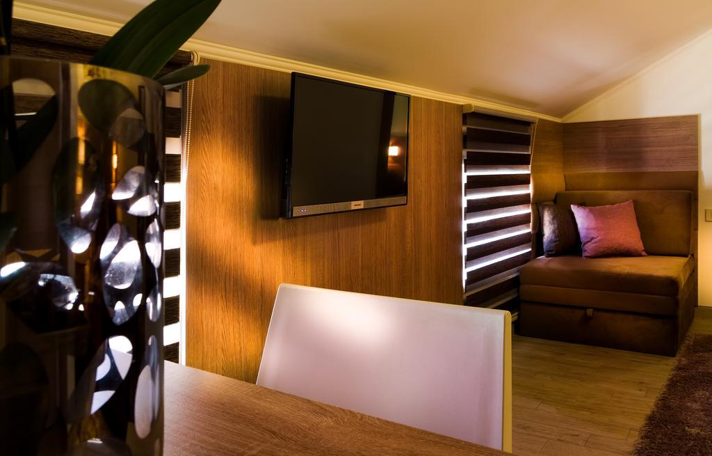 Villa Martini - Apartments & Rooms Вуковар Екстер'єр фото