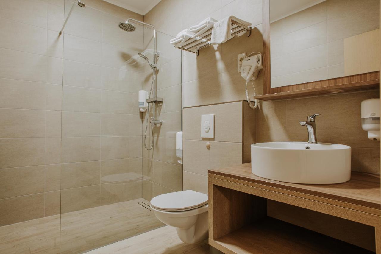 Villa Martini - Apartments & Rooms Вуковар Екстер'єр фото