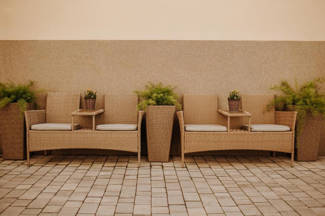 Villa Martini - Apartments & Rooms Вуковар Екстер'єр фото
