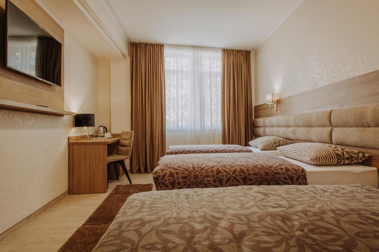 Villa Martini - Apartments & Rooms Вуковар Екстер'єр фото