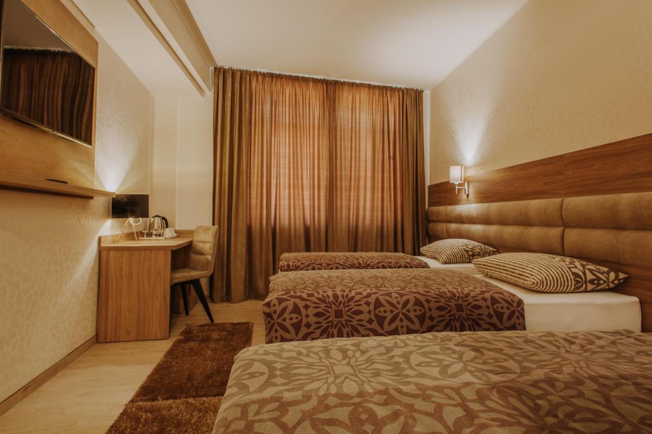 Villa Martini - Apartments & Rooms Вуковар Екстер'єр фото